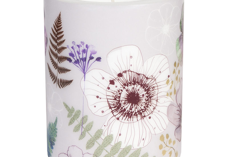 Bunte Kerze mit farbenfrohem Blumen